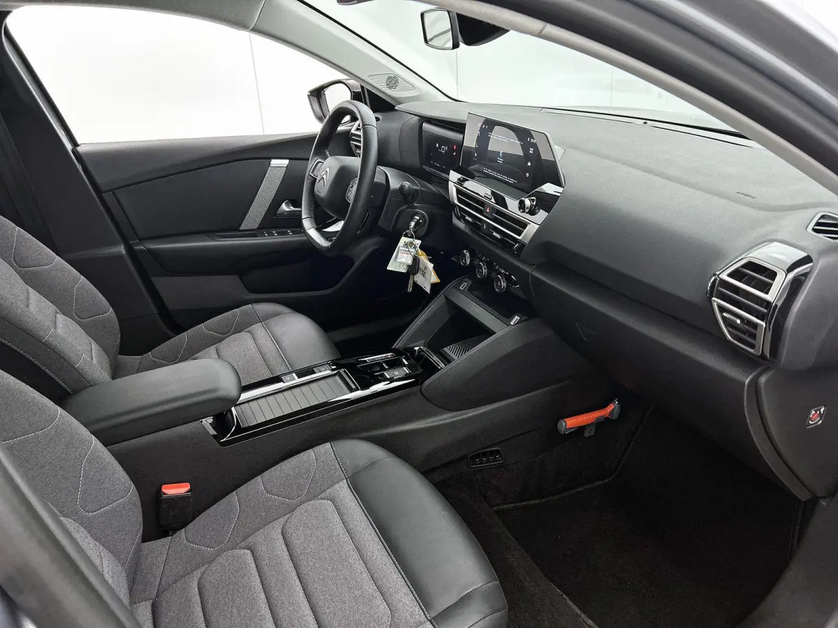 You 136pk 50 kWh Automaat ACCU 97% | Apple Carplay/Android Auto | Climate Control | Cruise Control | Camera | FASE 3 | 16"LMV | Parkeersensoren | Warmtepomp |