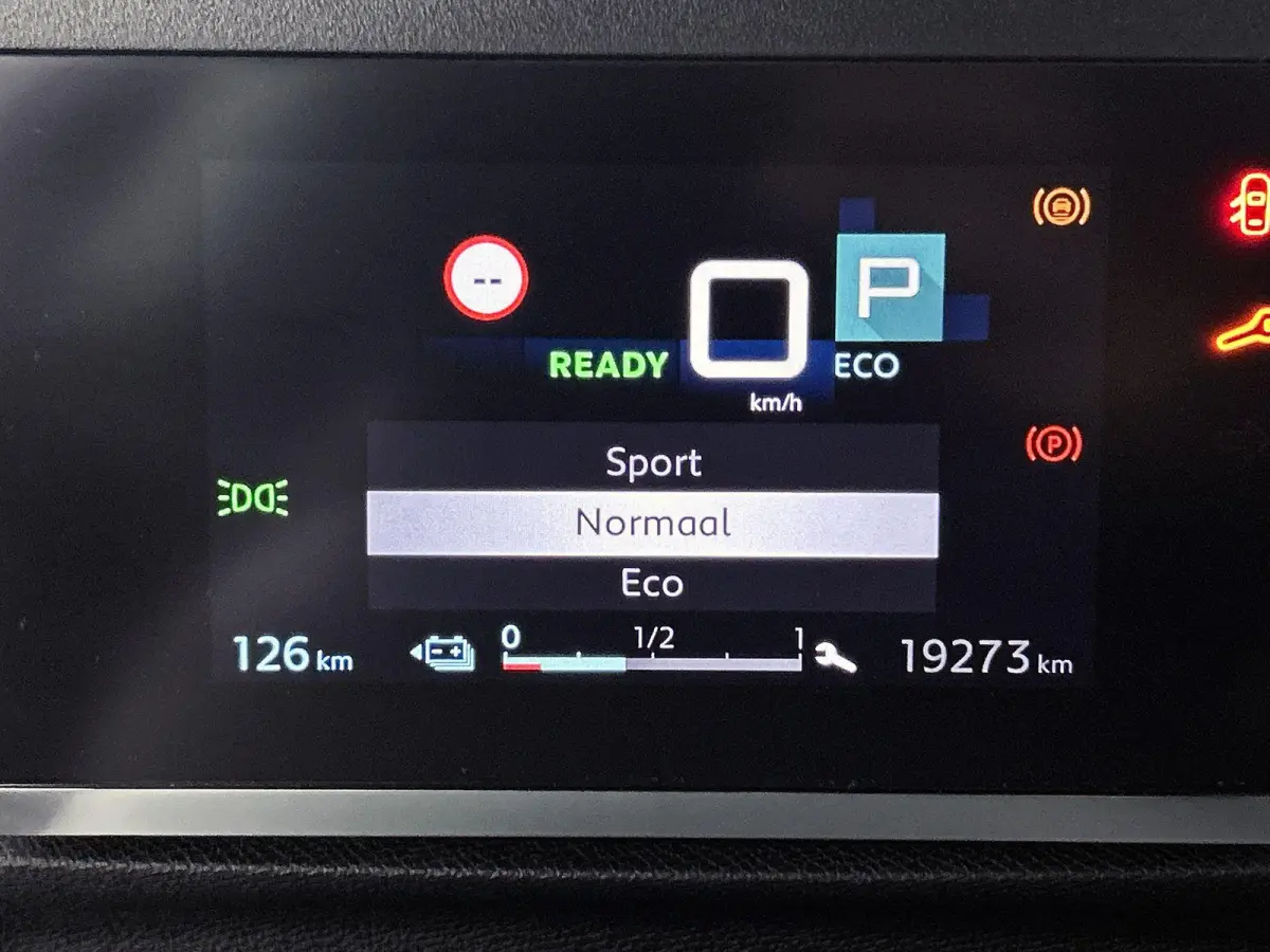 You 136pk 50 kWh Automaat ACCU 97% | Apple Carplay/Android Auto | Climate Control | Cruise Control | Camera | FASE 3 | 16"LMV | Parkeersensoren | Warmtepomp |