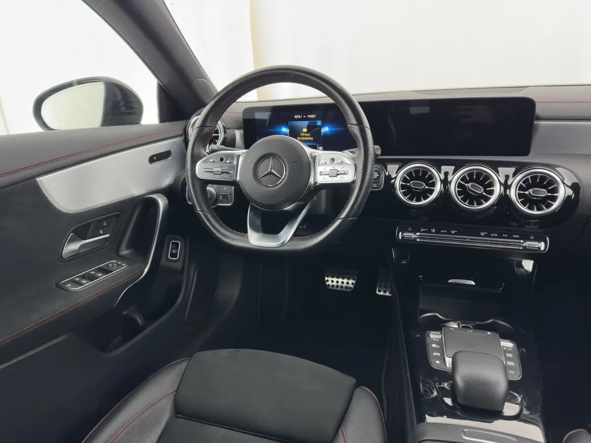 200 Business Solution AMG (INCL.BTW) Aut. *LEATHER-MICROFIBRE | FULL-LED | HEATED-SPORTSEATS | AMBIENT-LIGHT | DIGI-COCKPIT | DAB+ | NAVI-FULLMAP | CAMERA | PRIVACYGLASS | SHIFTPADDLES | 18'