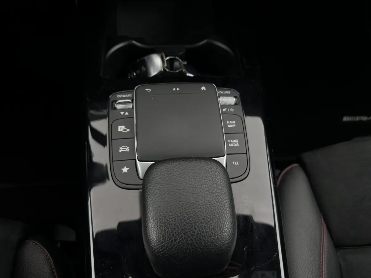 200 Business Solution AMG (INCL.BTW) Aut. *LEATHER-MICROFIBRE | FULL-LED | HEATED-SPORTSEATS | AMBIENT-LIGHT | DIGI-COCKPIT | DAB+ | NAVI-FULLMAP | CAMERA | PRIVACYGLASS | SHIFTPADDLES | 18'