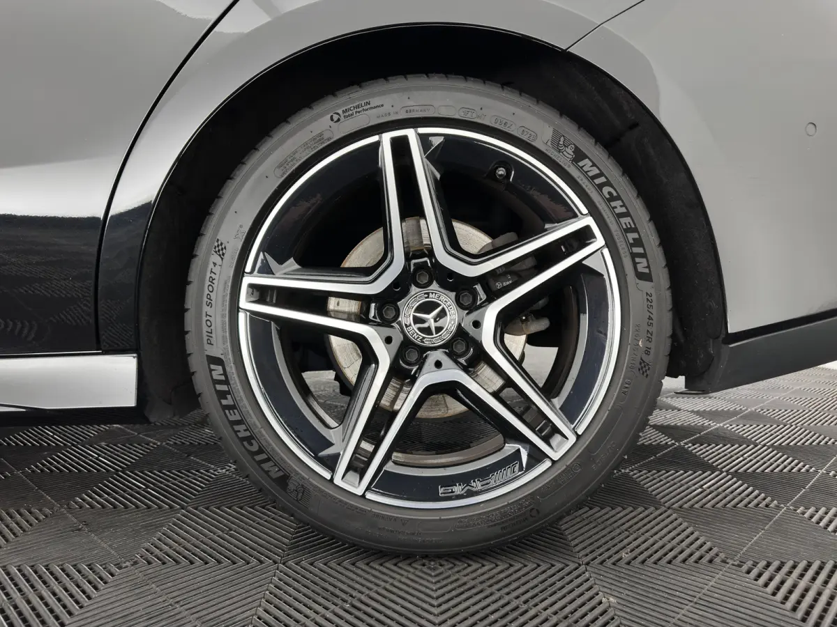 200 Business Solution AMG (INCL.BTW) Aut. *LEATHER-MICROFIBRE | FULL-LED | HEATED-SPORTSEATS | AMBIENT-LIGHT | DIGI-COCKPIT | DAB+ | NAVI-FULLMAP | CAMERA | PRIVACYGLASS | SHIFTPADDLES | 18'