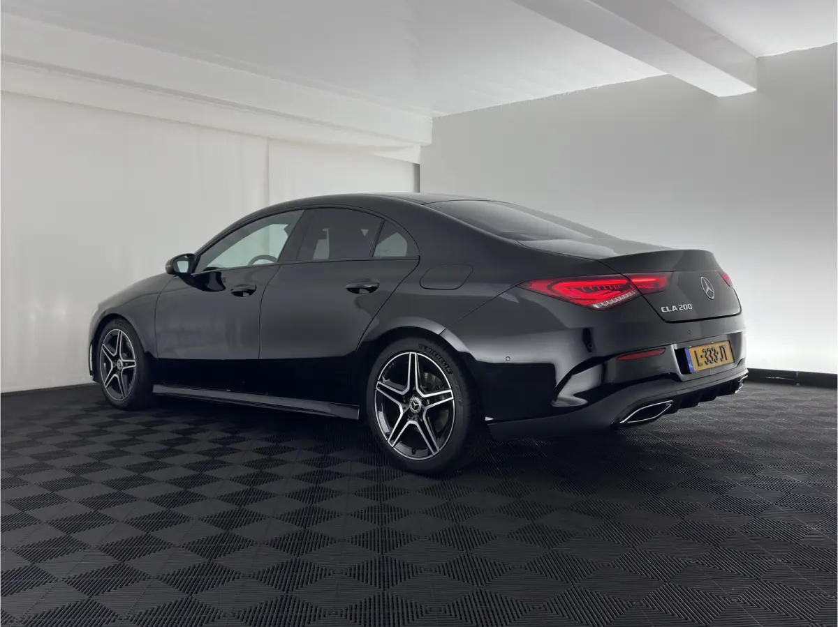 200 Business Solution AMG (INCL.BTW) Aut. *LEATHER-MICROFIBRE | FULL-LED | HEATED-SPORTSEATS | AMBIENT-LIGHT | DIGI-COCKPIT | DAB+ | NAVI-FULLMAP | CAMERA | PRIVACYGLASS | SHIFTPADDLES | 18'