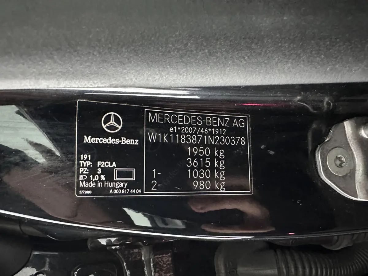 200 Business Solution AMG (INCL.BTW) Aut. *LEATHER-MICROFIBRE | FULL-LED | HEATED-SPORTSEATS | AMBIENT-LIGHT | DIGI-COCKPIT | DAB+ | NAVI-FULLMAP | CAMERA | PRIVACYGLASS | SHIFTPADDLES | 18'