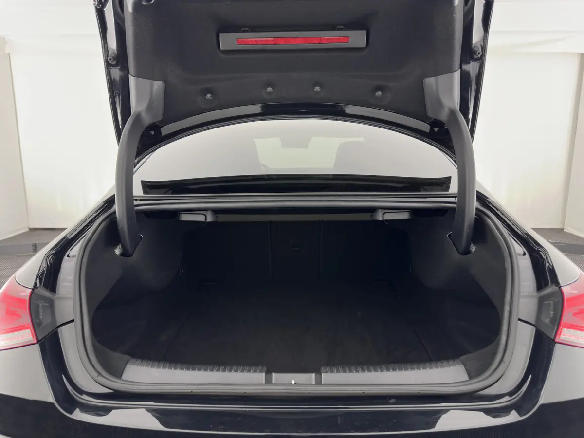 200 Business Solution AMG (INCL.BTW) Aut. *LEATHER-MICROFIBRE | FULL-LED | HEATED-SPORTSEATS | AMBIENT-LIGHT | DIGI-COCKPIT | DAB+ | NAVI-FULLMAP | CAMERA | PRIVACYGLASS | SHIFTPADDLES | 18'
