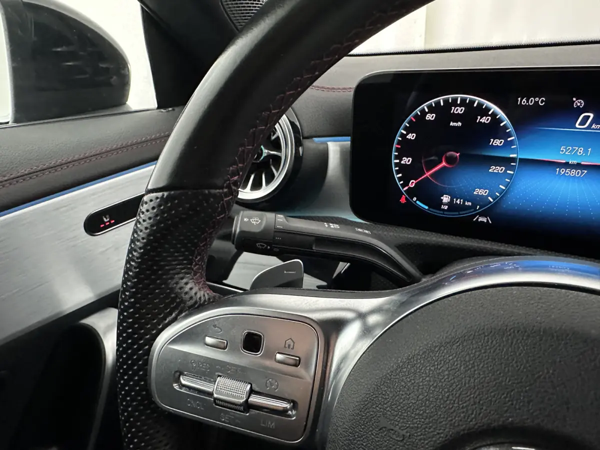 200 Business Solution AMG (INCL.BTW) Aut. *LEATHER-MICROFIBRE | FULL-LED | HEATED-SPORTSEATS | AMBIENT-LIGHT | DIGI-COCKPIT | DAB+ | NAVI-FULLMAP | CAMERA | PRIVACYGLASS | SHIFTPADDLES | 18'