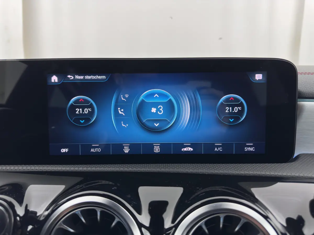 200 Business Solution AMG (INCL.BTW) Aut. *LEATHER-MICROFIBRE | FULL-LED | HEATED-SPORTSEATS | AMBIENT-LIGHT | DIGI-COCKPIT | DAB+ | NAVI-FULLMAP | CAMERA | PRIVACYGLASS | SHIFTPADDLES | 18'