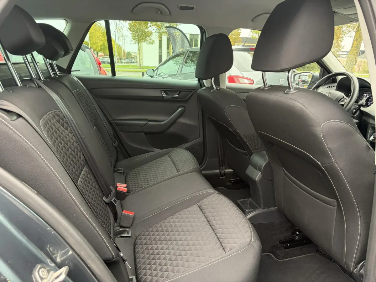 1.0 TSI Drive ✓2e Eigenaar✓D-riem vv in 2023✓Navi✓Clima✓Cruise✓Pdc✓Lm velgen✓4 Elekt Ramen✓N.A.P✓Apk tot 08-2027