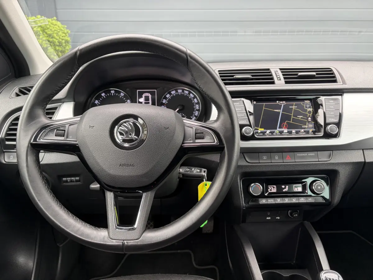 1.0 TSI Drive ✓2e Eigenaar✓D-riem vv in 2023✓Navi✓Clima✓Cruise✓Pdc✓Lm velgen✓4 Elekt Ramen✓N.A.P✓Apk tot 08-2027