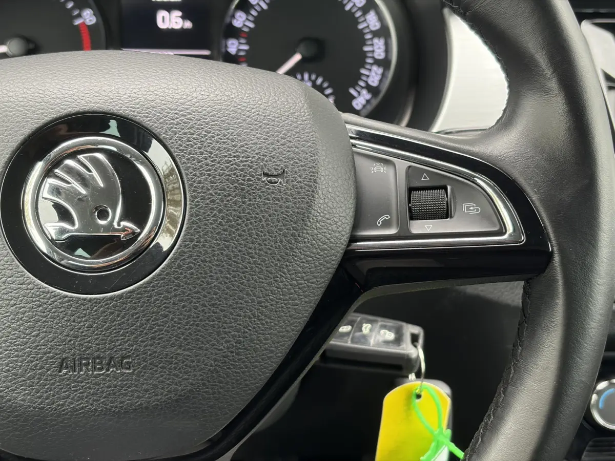 1.0 TSI Drive ✓2e Eigenaar✓D-riem vv in 2023✓Navi✓Clima✓Cruise✓Pdc✓Lm velgen✓4 Elekt Ramen✓N.A.P✓Apk tot 08-2027
