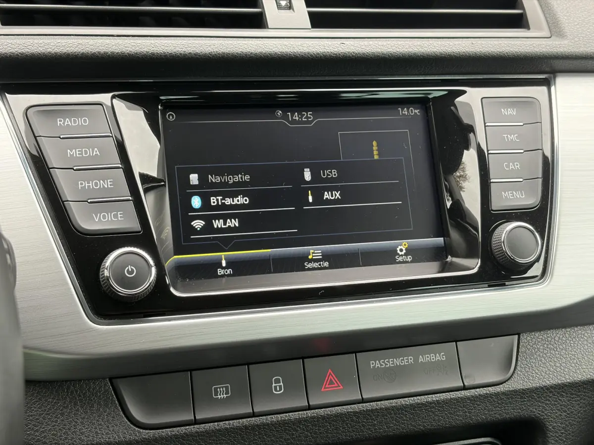 1.0 TSI Drive ✓2e Eigenaar✓D-riem vv in 2023✓Navi✓Clima✓Cruise✓Pdc✓Lm velgen✓4 Elekt Ramen✓N.A.P✓Apk tot 08-2027