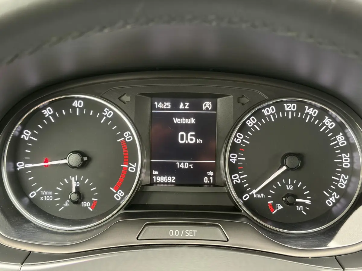 1.0 TSI Drive ✓2e Eigenaar✓D-riem vv in 2023✓Navi✓Clima✓Cruise✓Pdc✓Lm velgen✓4 Elekt Ramen✓N.A.P✓Apk tot 08-2027