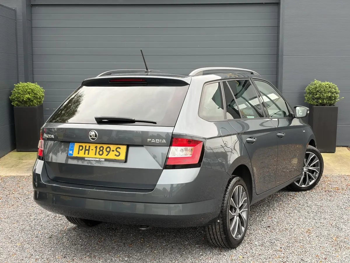 1.0 TSI Drive ✓2e Eigenaar✓D-riem vv in 2023✓Navi✓Clima✓Cruise✓Pdc✓Lm velgen✓4 Elekt Ramen✓N.A.P✓Apk tot 08-2027