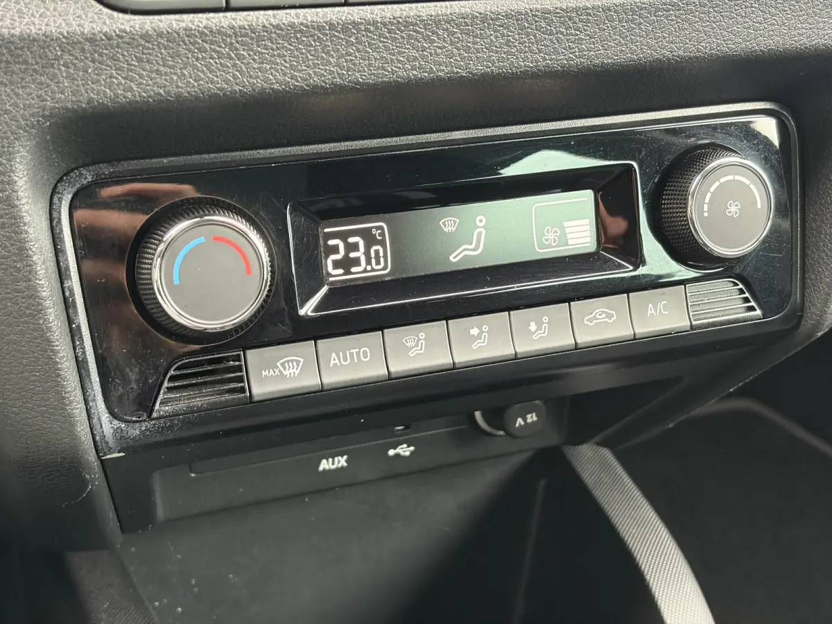 1.0 TSI Drive ✓2e Eigenaar✓D-riem vv in 2023✓Navi✓Clima✓Cruise✓Pdc✓Lm velgen✓4 Elekt Ramen✓N.A.P✓Apk tot 08-2027