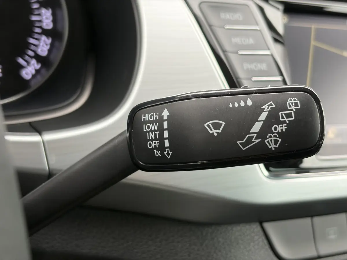 1.0 TSI Drive ✓2e Eigenaar✓D-riem vv in 2023✓Navi✓Clima✓Cruise✓Pdc✓Lm velgen✓4 Elekt Ramen✓N.A.P✓Apk tot 08-2027