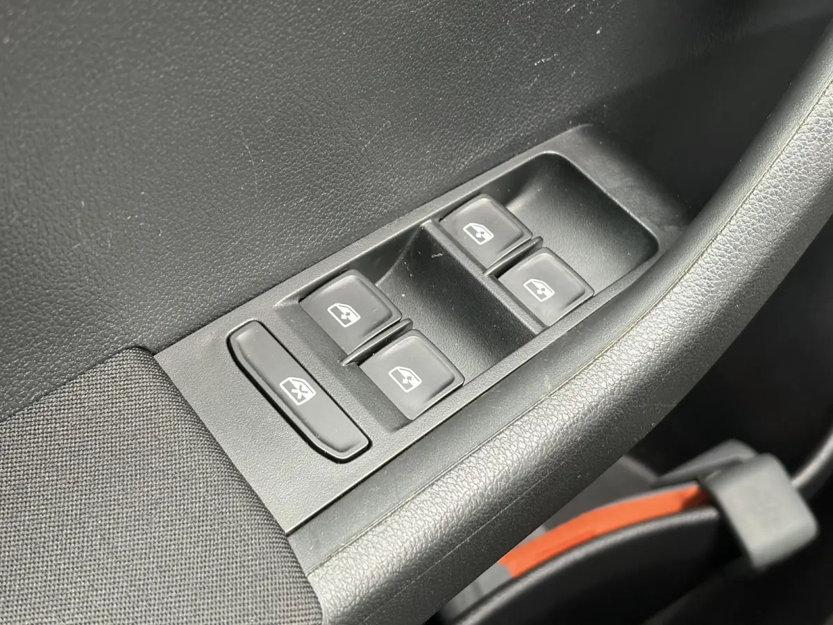 1.0 TSI Drive ✓2e Eigenaar✓D-riem vv in 2023✓Navi✓Clima✓Cruise✓Pdc✓Lm velgen✓4 Elekt Ramen✓N.A.P✓Apk tot 08-2027