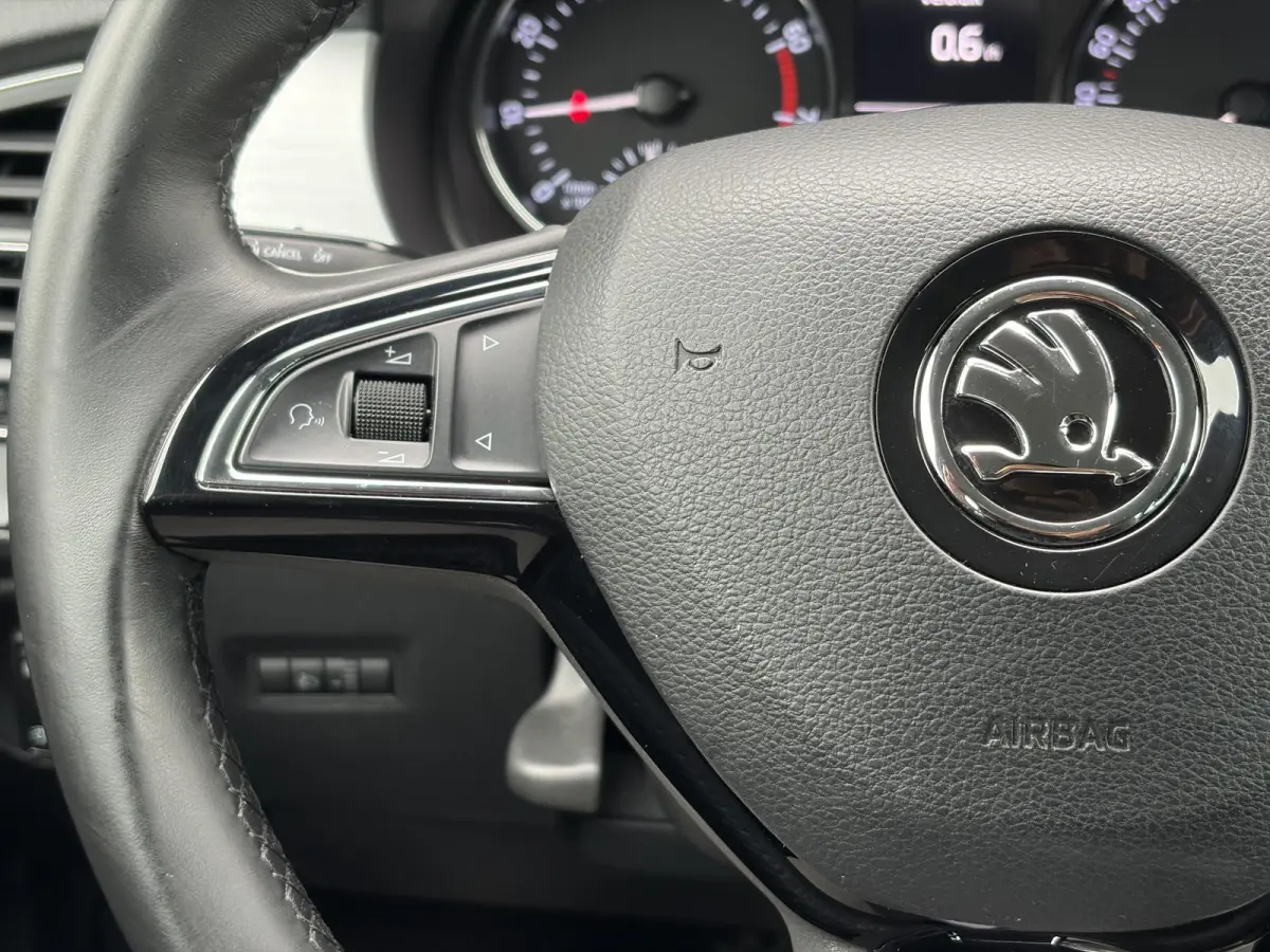 1.0 TSI Drive ✓2e Eigenaar✓D-riem vv in 2023✓Navi✓Clima✓Cruise✓Pdc✓Lm velgen✓4 Elekt Ramen✓N.A.P✓Apk tot 08-2027