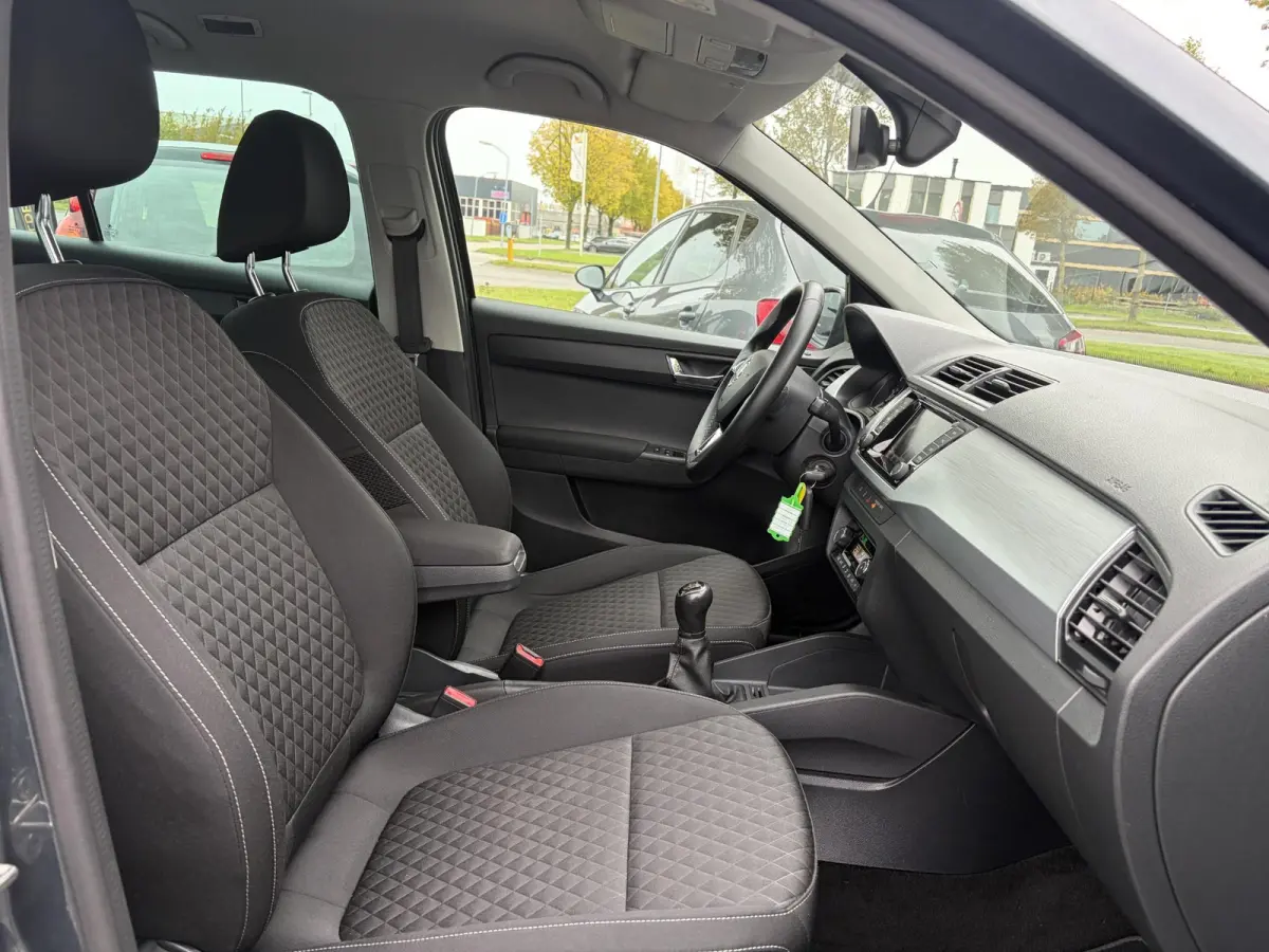 1.0 TSI Drive ✓2e Eigenaar✓D-riem vv in 2023✓Navi✓Clima✓Cruise✓Pdc✓Lm velgen✓4 Elekt Ramen✓N.A.P✓Apk tot 08-2027