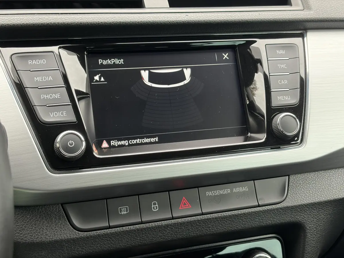 1.0 TSI Drive ✓2e Eigenaar✓D-riem vv in 2023✓Navi✓Clima✓Cruise✓Pdc✓Lm velgen✓4 Elekt Ramen✓N.A.P✓Apk tot 08-2027