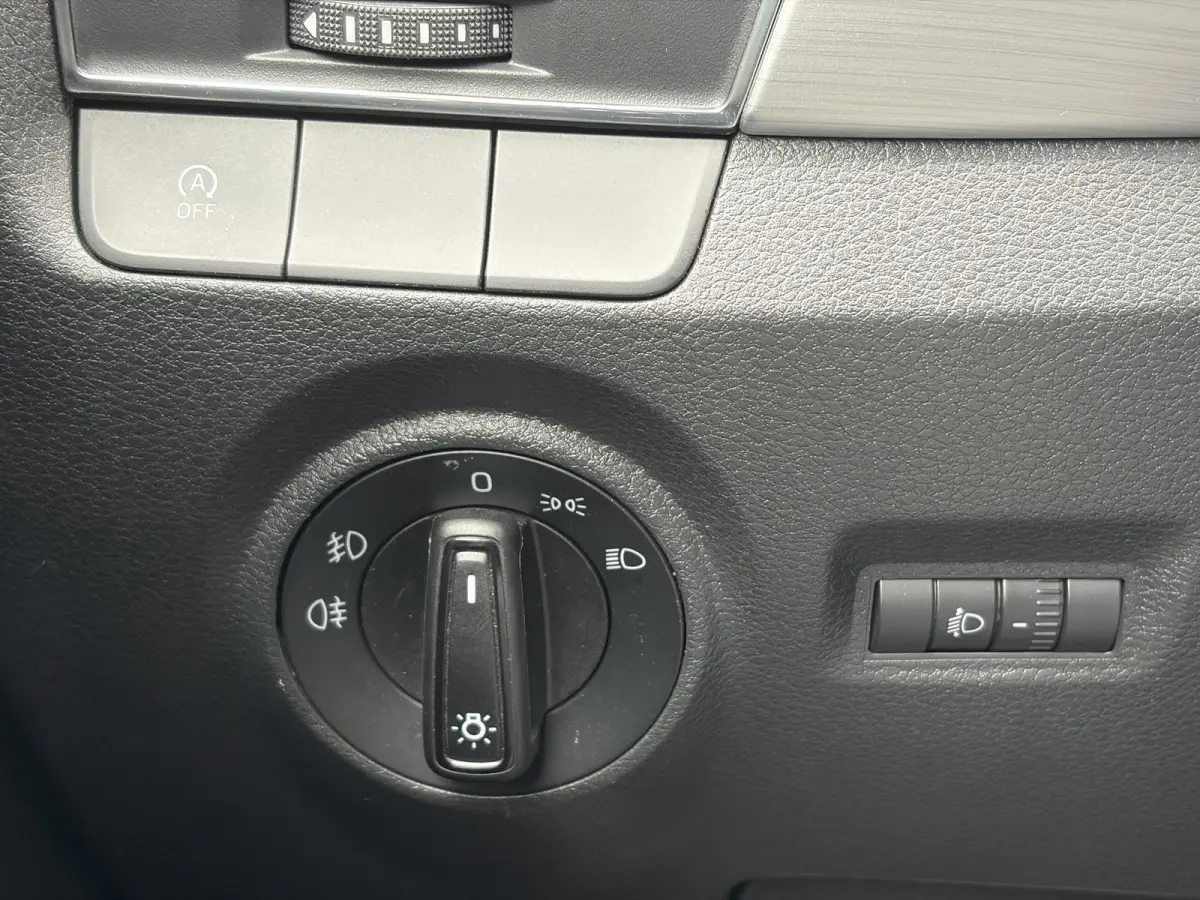 1.0 TSI Drive ✓2e Eigenaar✓D-riem vv in 2023✓Navi✓Clima✓Cruise✓Pdc✓Lm velgen✓4 Elekt Ramen✓N.A.P✓Apk tot 08-2027