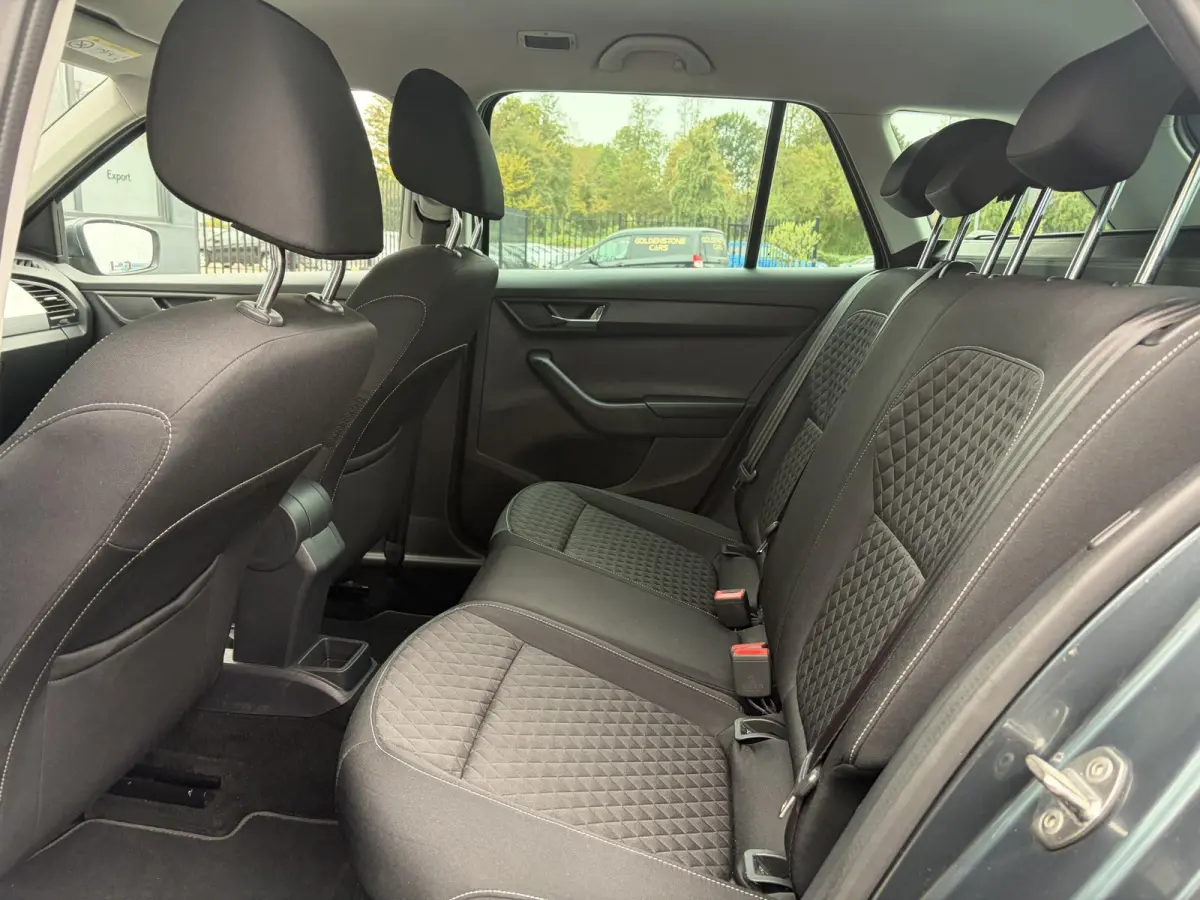1.0 TSI Drive ✓2e Eigenaar✓D-riem vv in 2023✓Navi✓Clima✓Cruise✓Pdc✓Lm velgen✓4 Elekt Ramen✓N.A.P✓Apk tot 08-2027