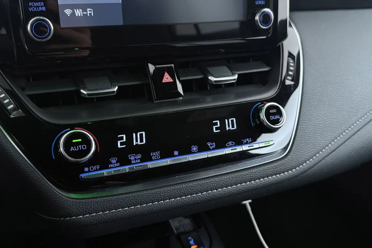 1.8 Hybrid Dynamic | CarPlay | Org. NL | Adapt. Cruise | Stoelverwarming | Camera | Keyless |