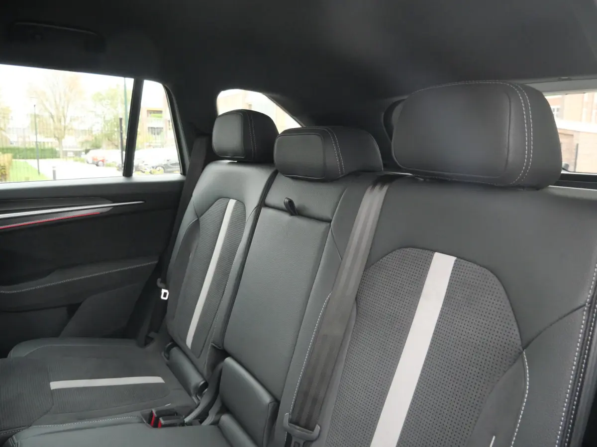 1.5 TSI PHEV Sportline Business 204 Pk Automaat Navi / DAB / Apple Carplay / Stoelverwarming / Camera