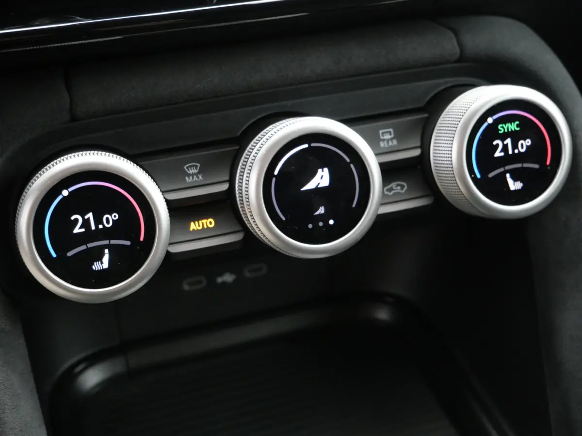 1.5 TSI PHEV Sportline Business 204 Pk Automaat Navi / DAB / Apple Carplay / Stoelverwarming / Camera