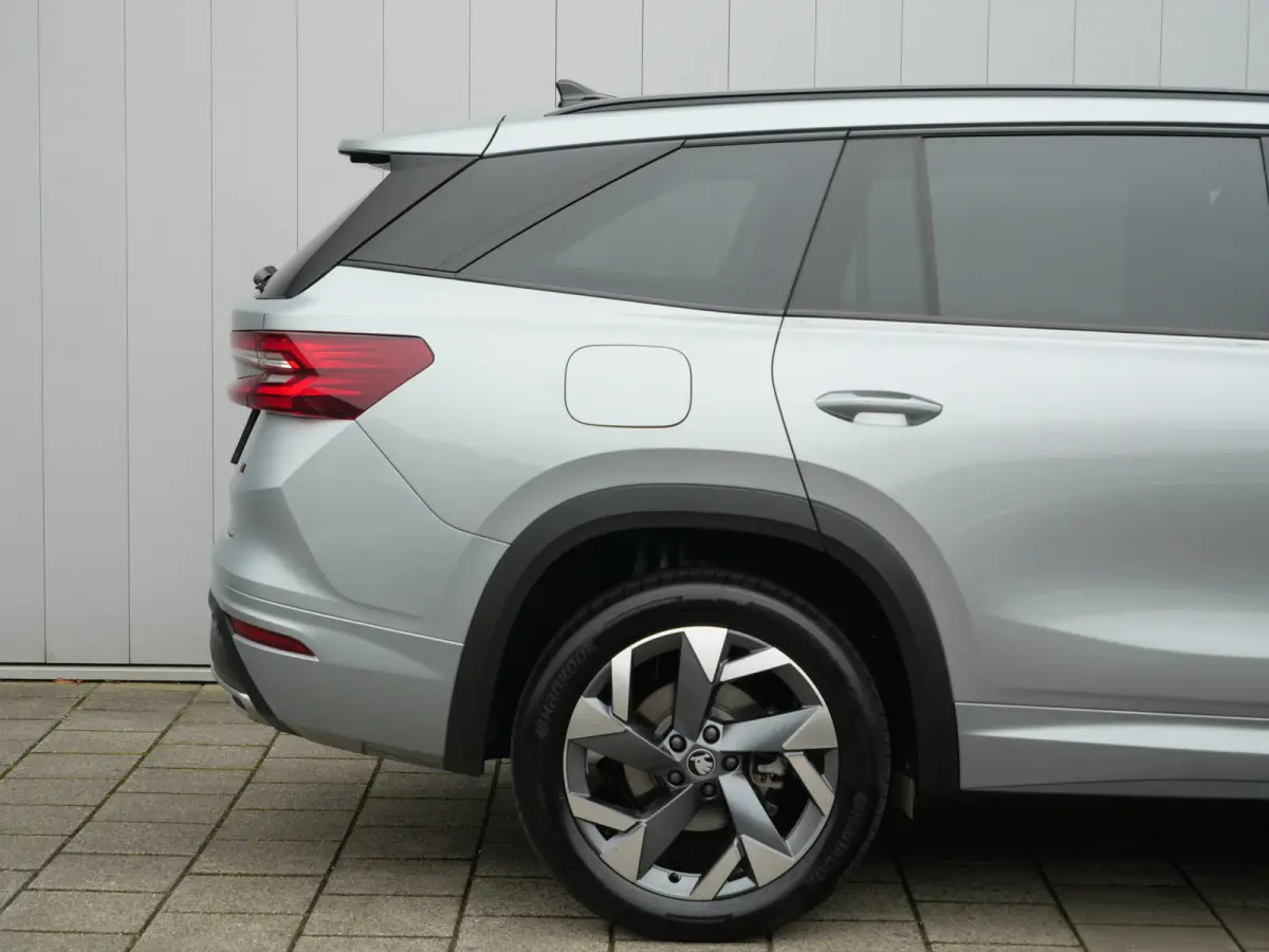 1.5 TSI PHEV Sportline Business 204 Pk Automaat Navi / DAB / Apple Carplay / Stoelverwarming / Camera