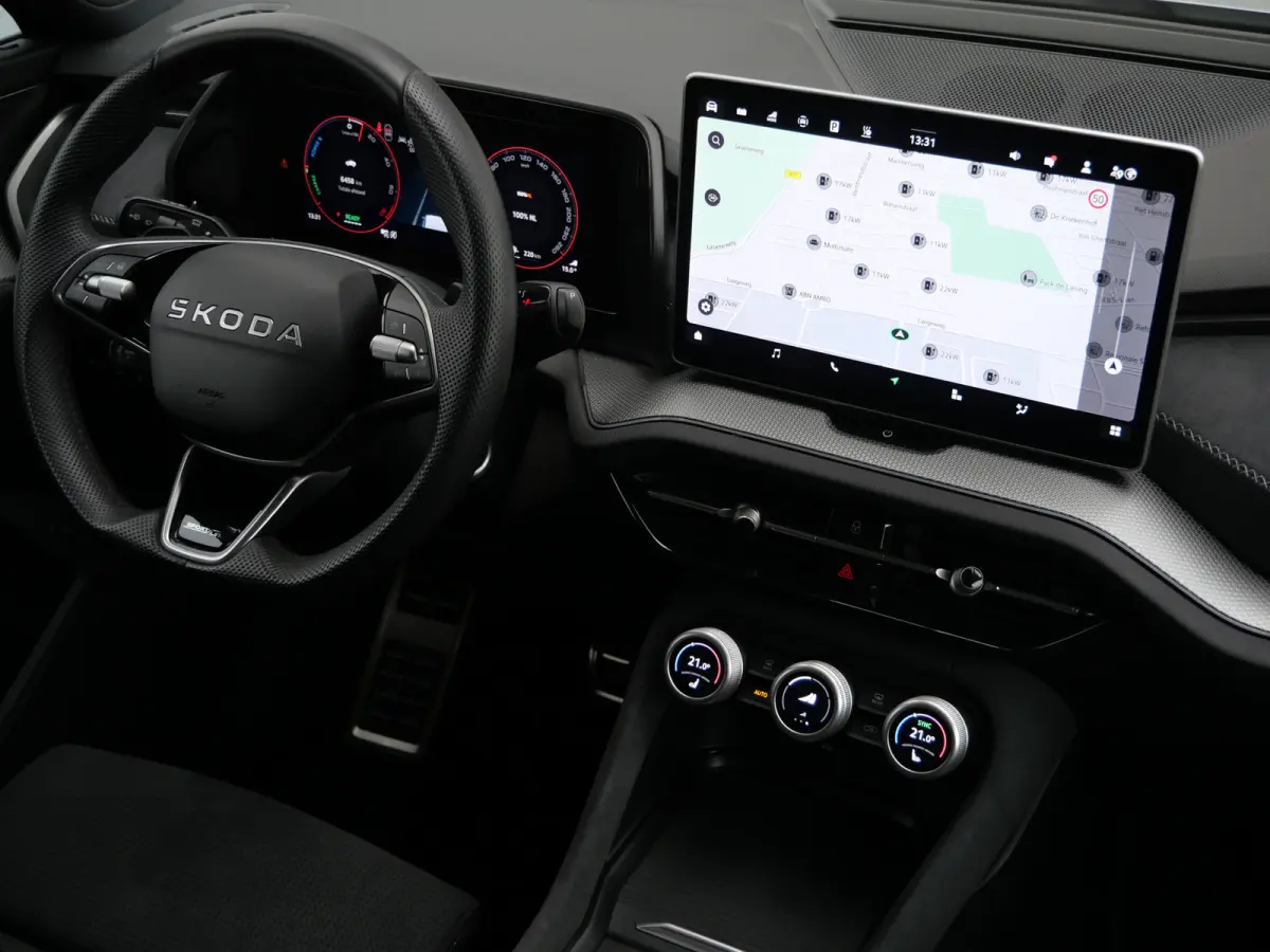 1.5 TSI PHEV Sportline Business 204 Pk Automaat Navi / DAB / Apple Carplay / Stoelverwarming / Camera