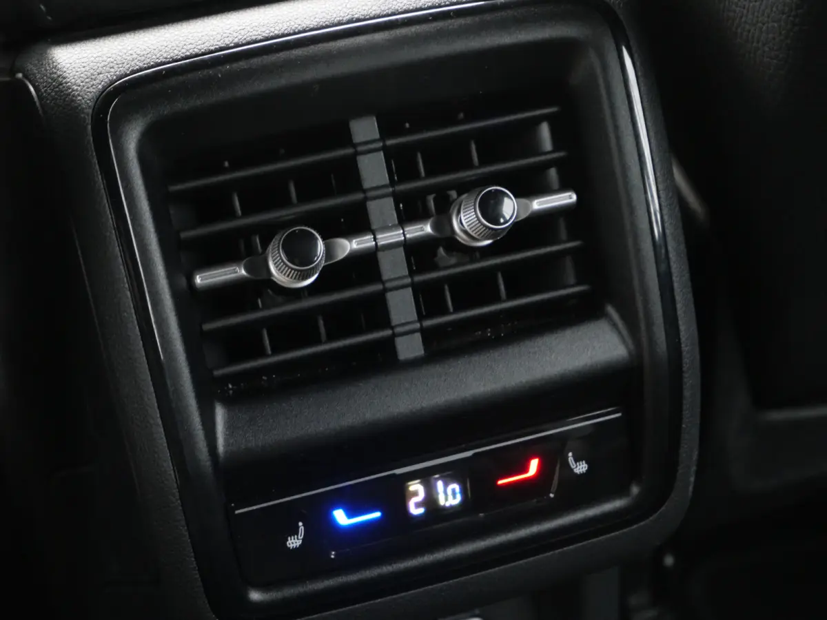 1.5 TSI PHEV Sportline Business 204 Pk Automaat Navi / DAB / Apple Carplay / Stoelverwarming / Camera