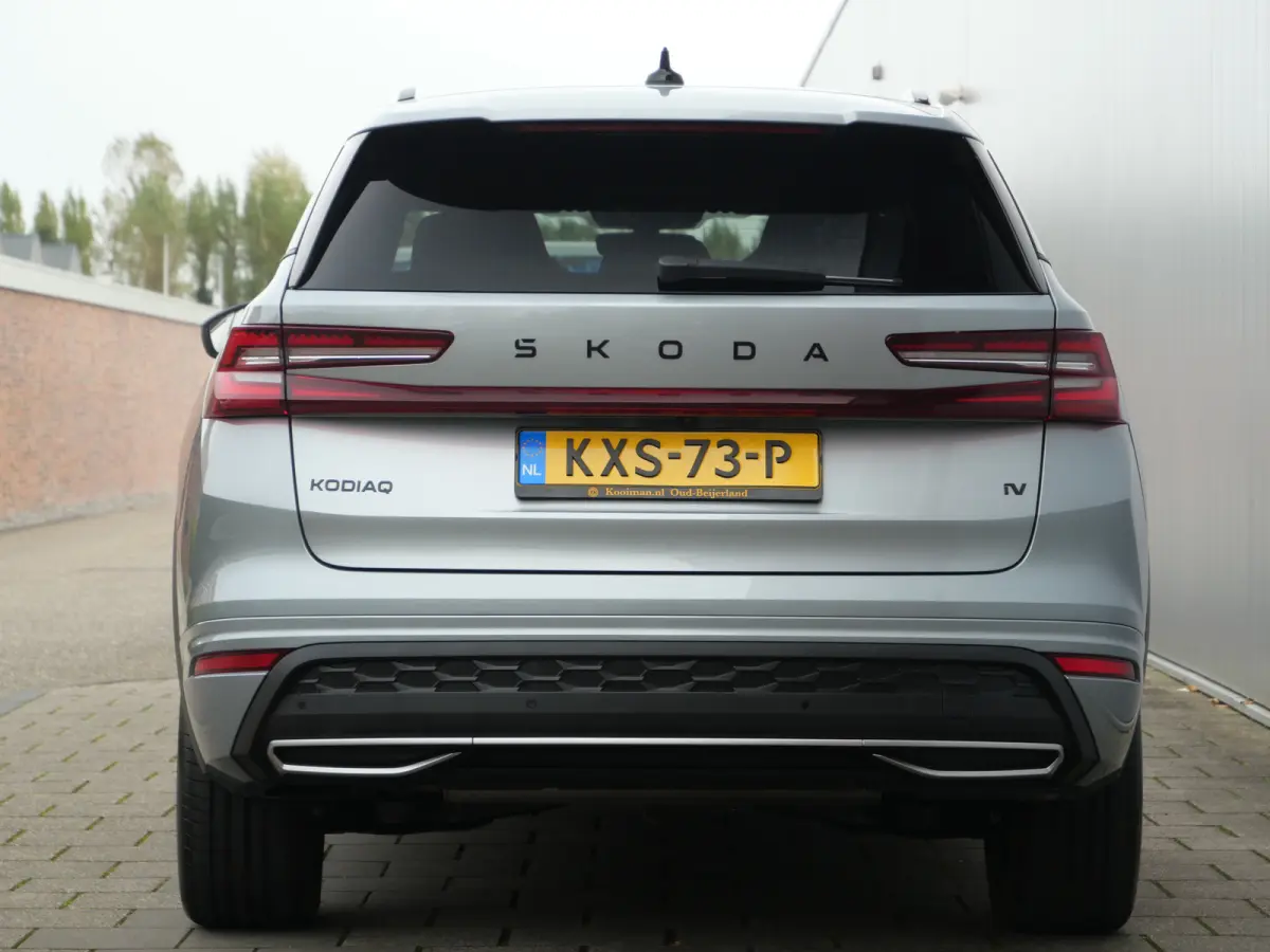 1.5 TSI PHEV Sportline Business 204 Pk Automaat Navi / DAB / Apple Carplay / Stoelverwarming / Camera