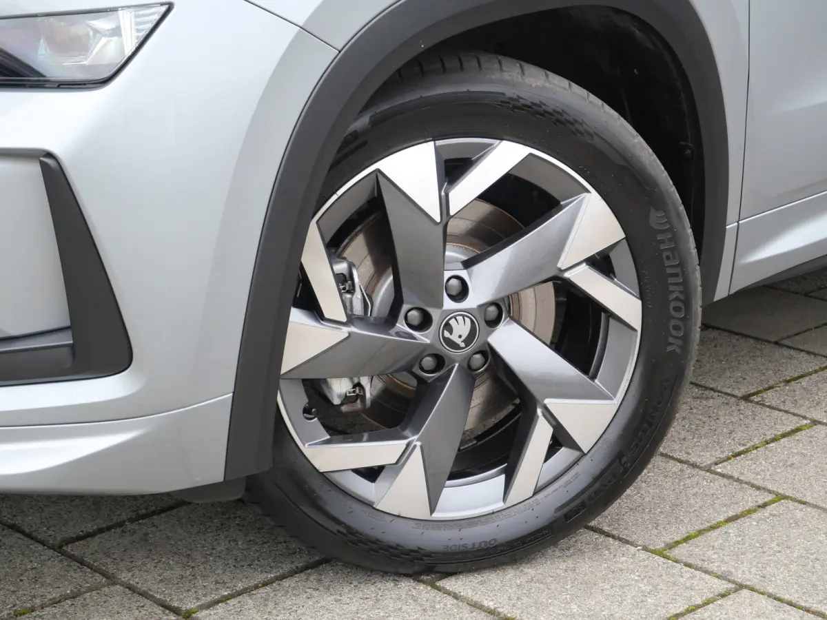 1.5 TSI PHEV Sportline Business 204 Pk Automaat Navi / DAB / Apple Carplay / Stoelverwarming / Camera