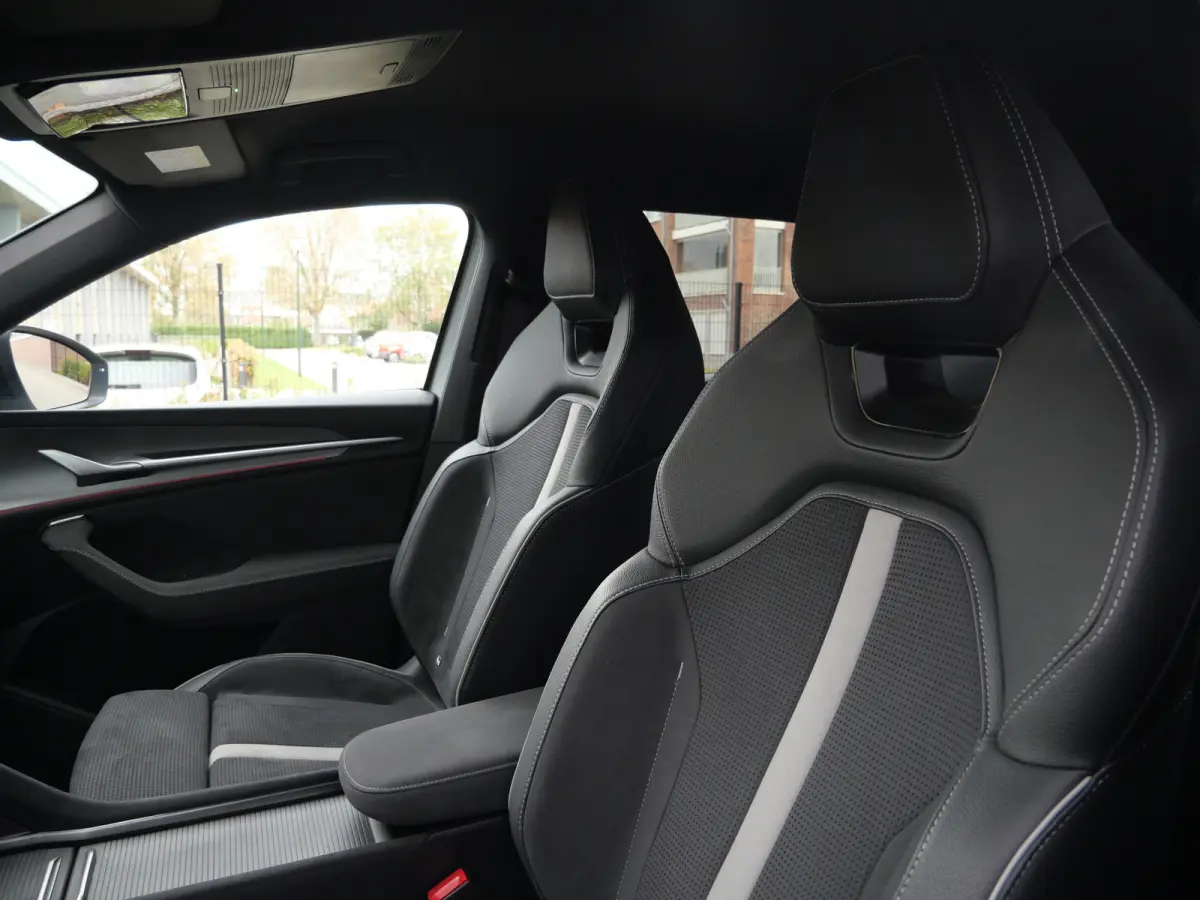 1.5 TSI PHEV Sportline Business 204 Pk Automaat Navi / DAB / Apple Carplay / Stoelverwarming / Camera