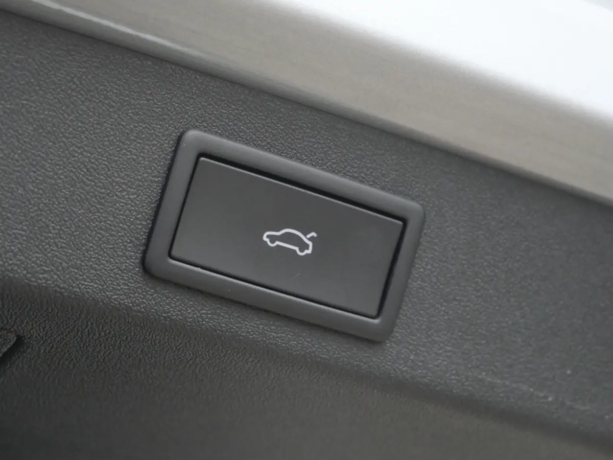 1.5 TSI PHEV Sportline Business 204 Pk Automaat Navi / DAB / Apple Carplay / Stoelverwarming / Camera