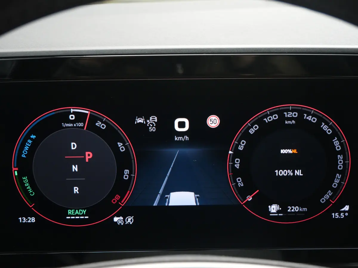 1.5 TSI PHEV Sportline Business 204 Pk Automaat Navi / DAB / Apple Carplay / Stoelverwarming / Camera