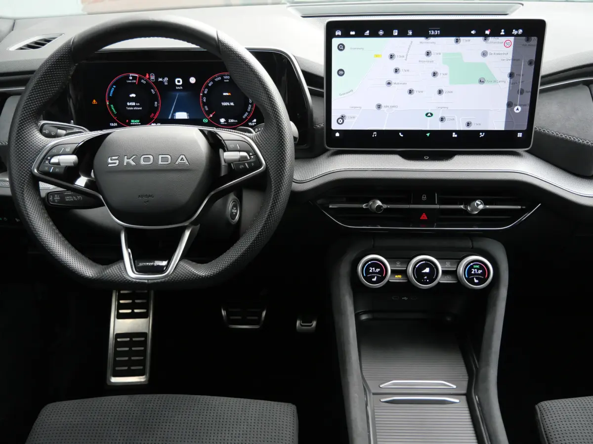 1.5 TSI PHEV Sportline Business 204 Pk Automaat Navi / DAB / Apple Carplay / Stoelverwarming / Camera