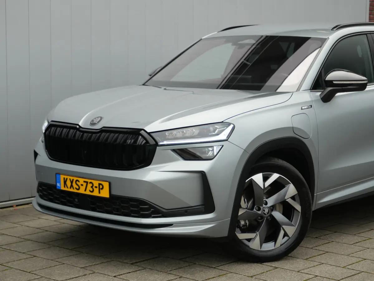 1.5 TSI PHEV Sportline Business 204 Pk Automaat Navi / DAB / Apple Carplay / Stoelverwarming / Camera