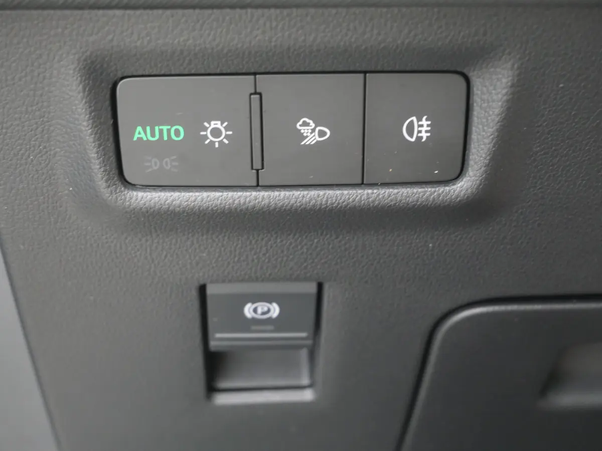 1.5 TSI PHEV Sportline Business 204 Pk Automaat Navi / DAB / Apple Carplay / Stoelverwarming / Camera
