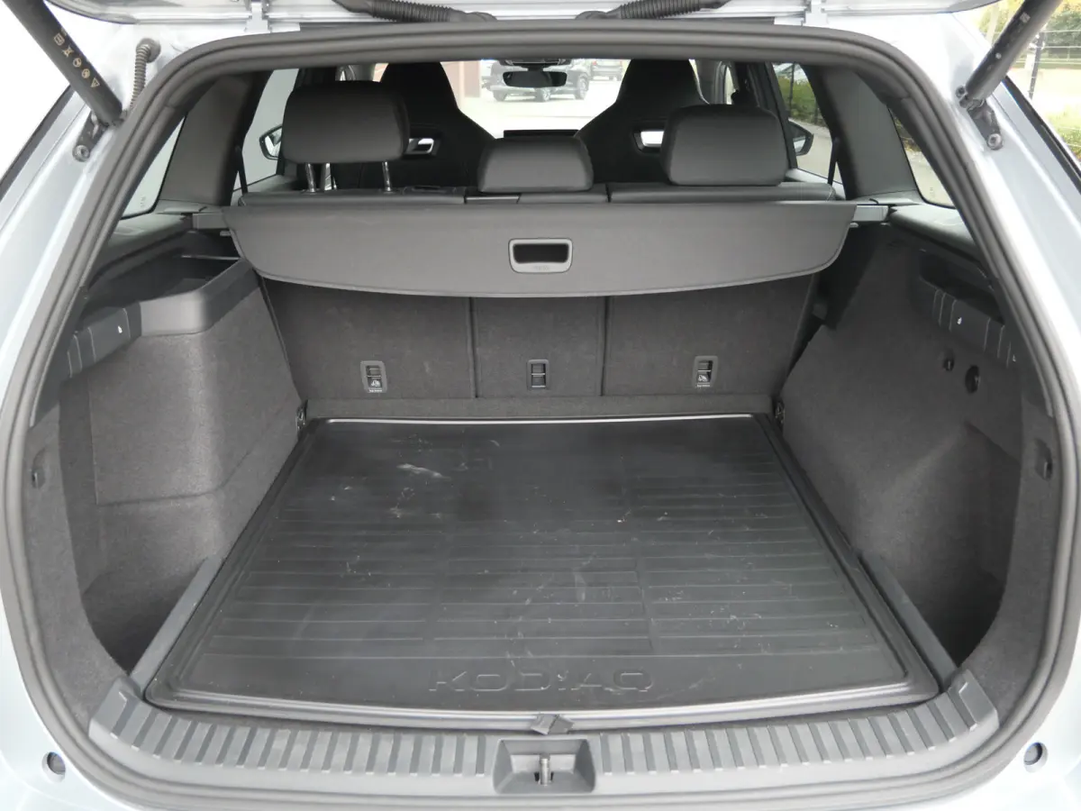 1.5 TSI PHEV Sportline Business 204 Pk Automaat Navi / DAB / Apple Carplay / Stoelverwarming / Camera