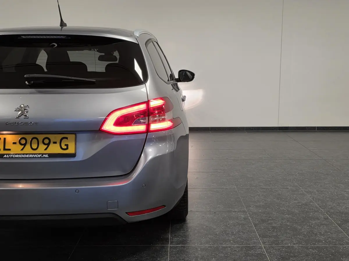 1.2 PureTech Blue Lease Executive | NL-Auto | 100% Onderhouden | Pano |