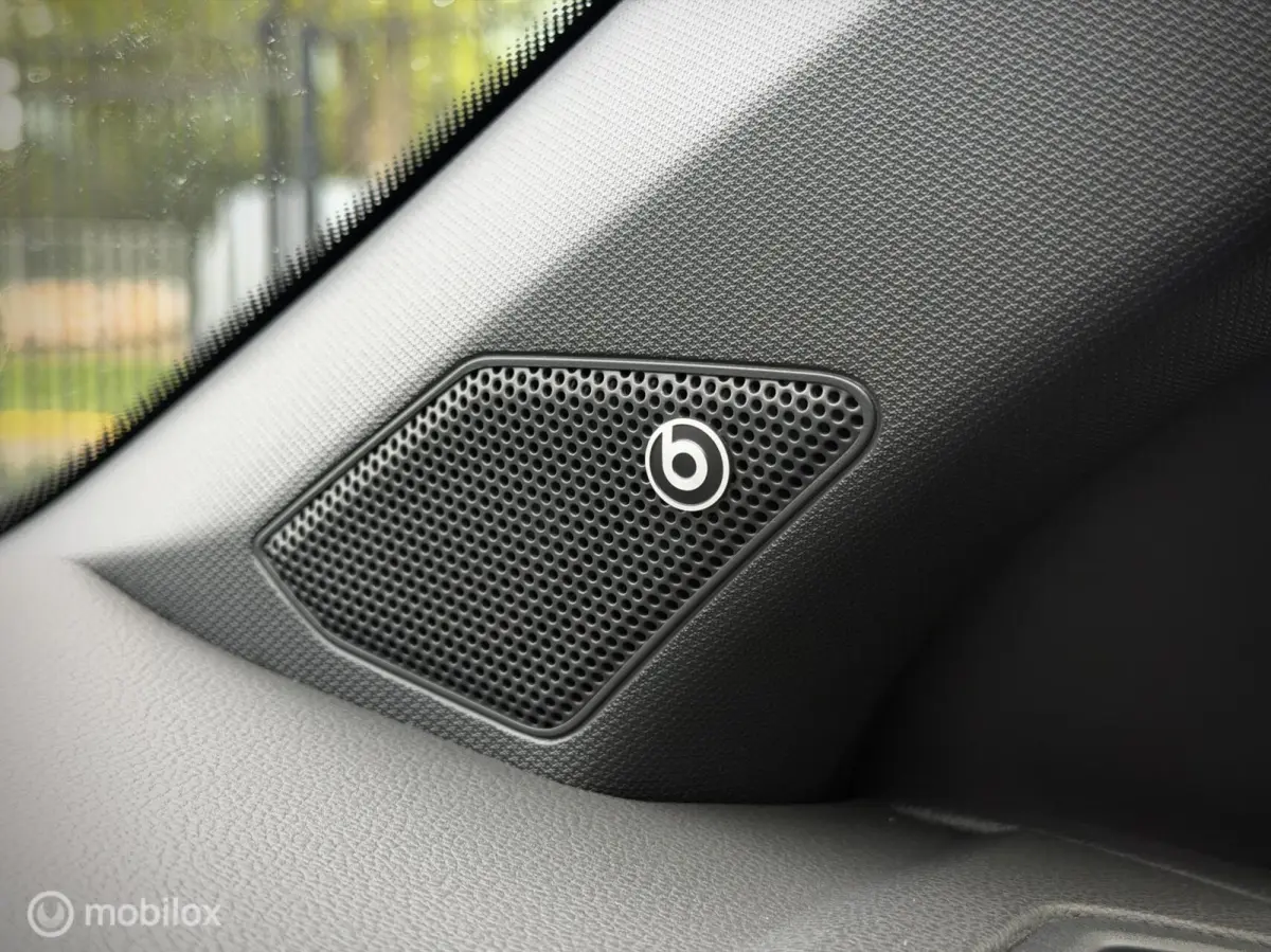 1.5 TSI R-Line|Pano|Beats|Black-Style|IQ Lights|Trekhaak|Camera|Stoelvwr|