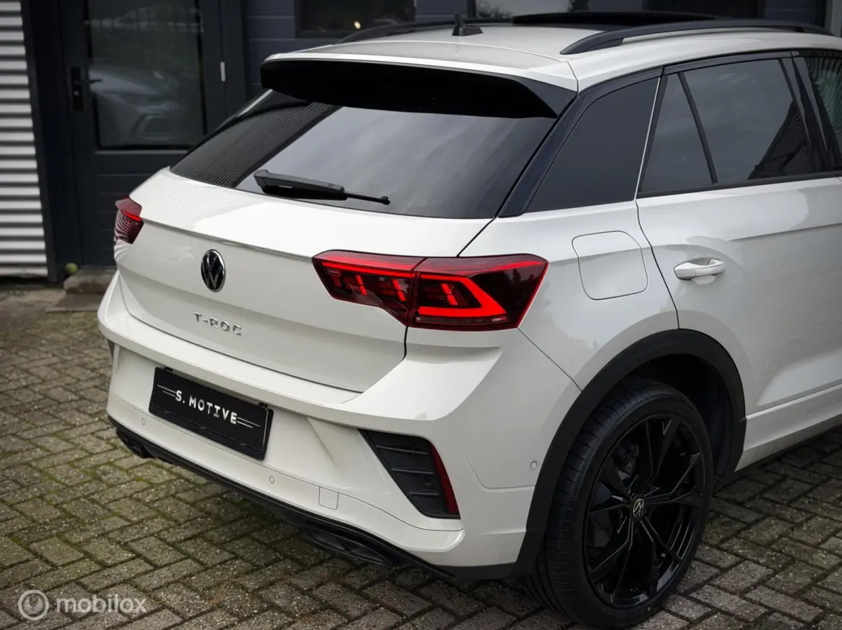 1.5 TSI R-Line|Pano|Beats|Black-Style|IQ Lights|Trekhaak|Camera|Stoelvwr|