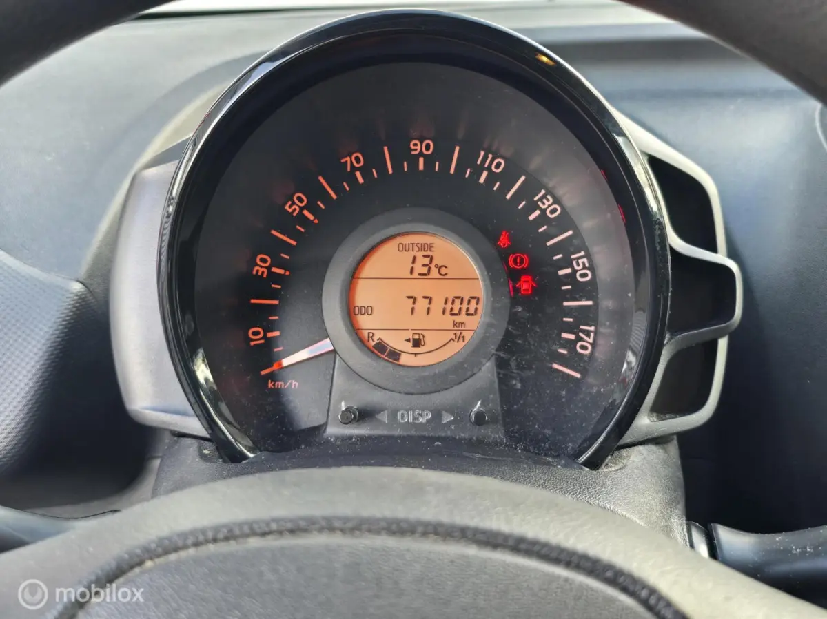 1.0 VVT-i x-now 77000km! Nieuwe banden!