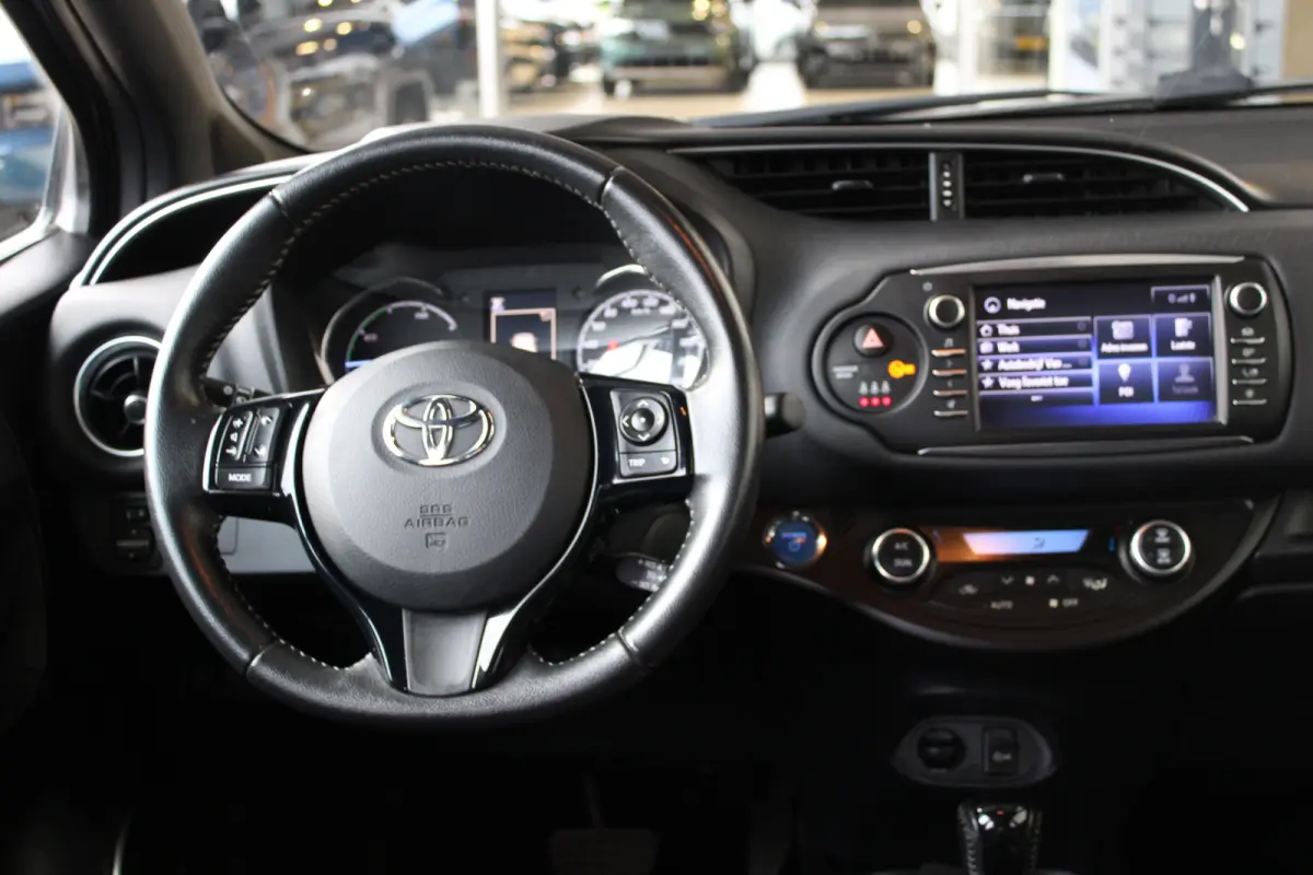 1.5 Hybrid Executive | Achteruitrijcamera | Climate control | Cruise control | Navigatie |