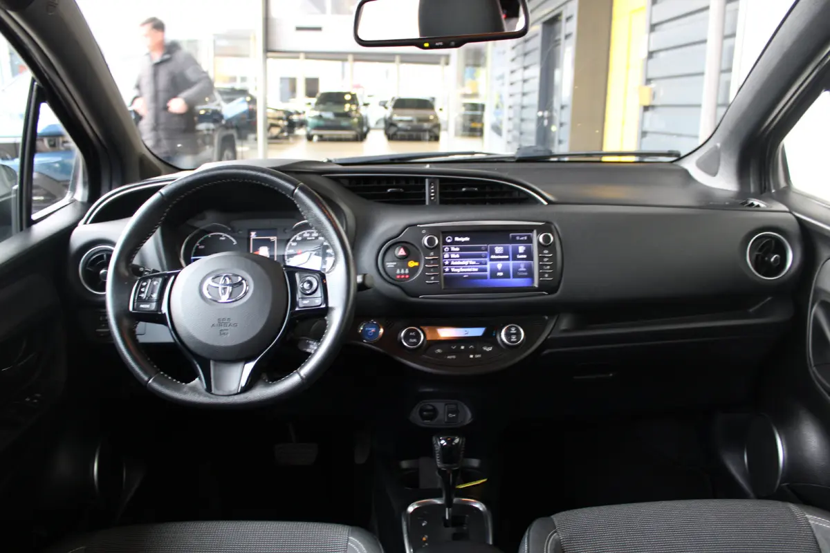 1.5 Hybrid Executive | Achteruitrijcamera | Climate control | Cruise control | Navigatie |