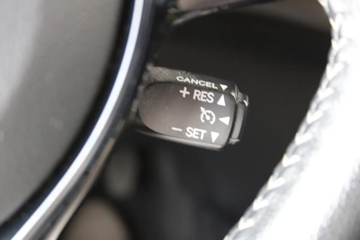 1.5 Hybrid Executive | Achteruitrijcamera | Climate control | Cruise control | Navigatie |