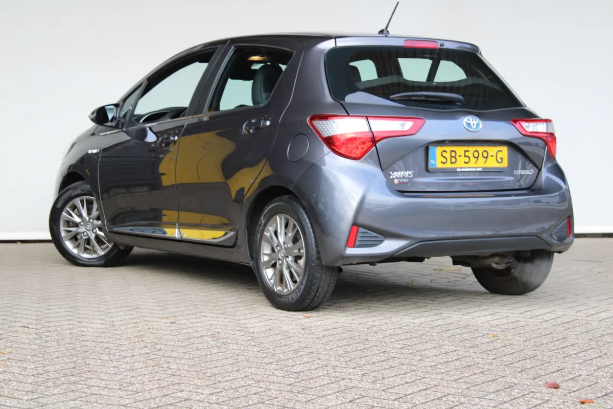 1.5 Hybrid Executive | Achteruitrijcamera | Climate control | Cruise control | Navigatie |