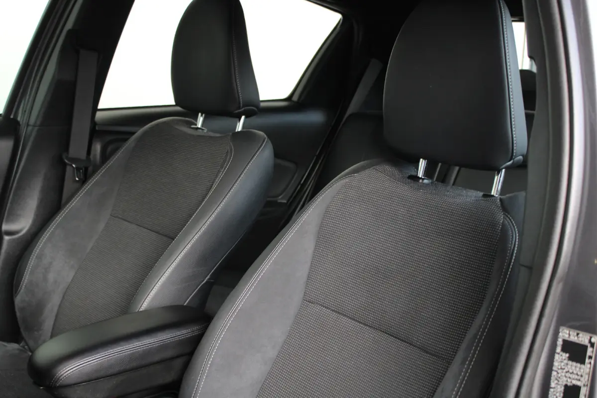 1.5 Hybrid Executive | Achteruitrijcamera | Climate control | Cruise control | Navigatie |
