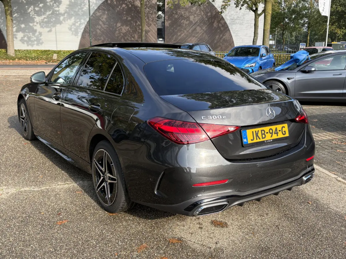 300 e Business Solution AMG ORIG. NL NAP| EERSTE EIGENAAR| PANO| MEMORY STOELEN| 360 CAMERA| STOELVERWARMING| NIGHT PAKKET|