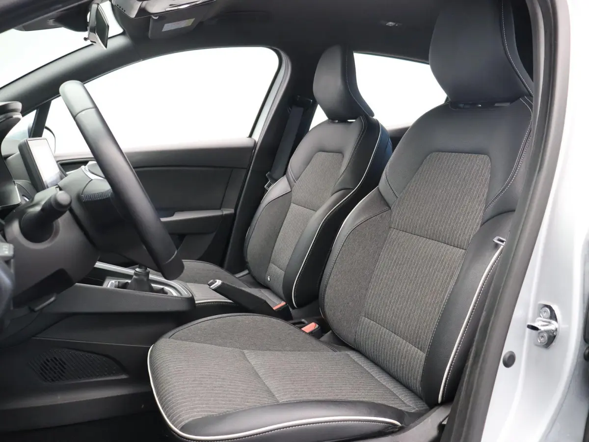 TCe 90pk Intens | Climate control | Apple Carplay | Android Auto | Parkeersensoren achter |